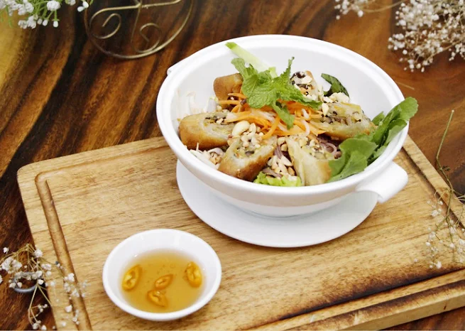 BÚN CHẢ GIÒ RONG BIỂN