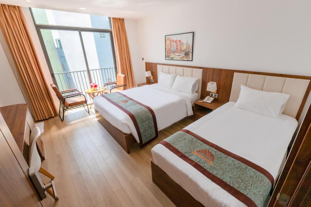 Phòng Deluxe cho 3 Người - Simon Hotel