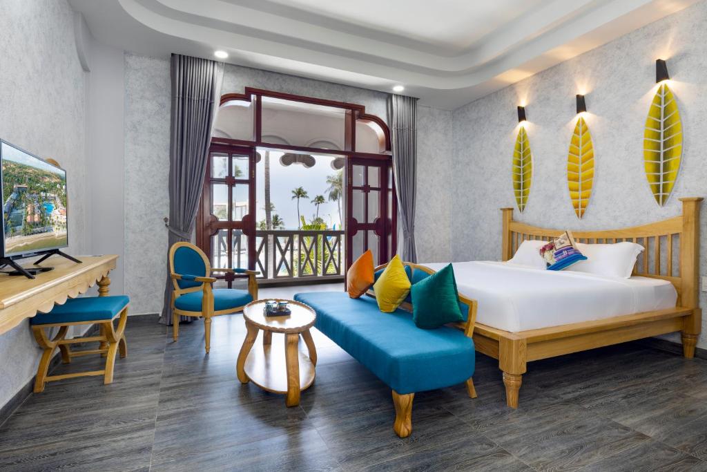 Phòng Có Giường Cỡ King Nhìn Ra Hồ Bơi - Le Viva Muine Resort