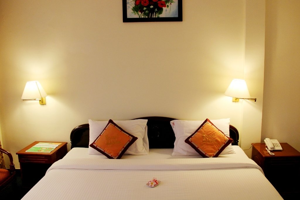 Voucher KHÁCH SẠN ROYAL - TRỌN GÓI 2 NGÀY 1 ĐÊM BAO GỒM ĂN TRƯA VÀ ĂN TỐI