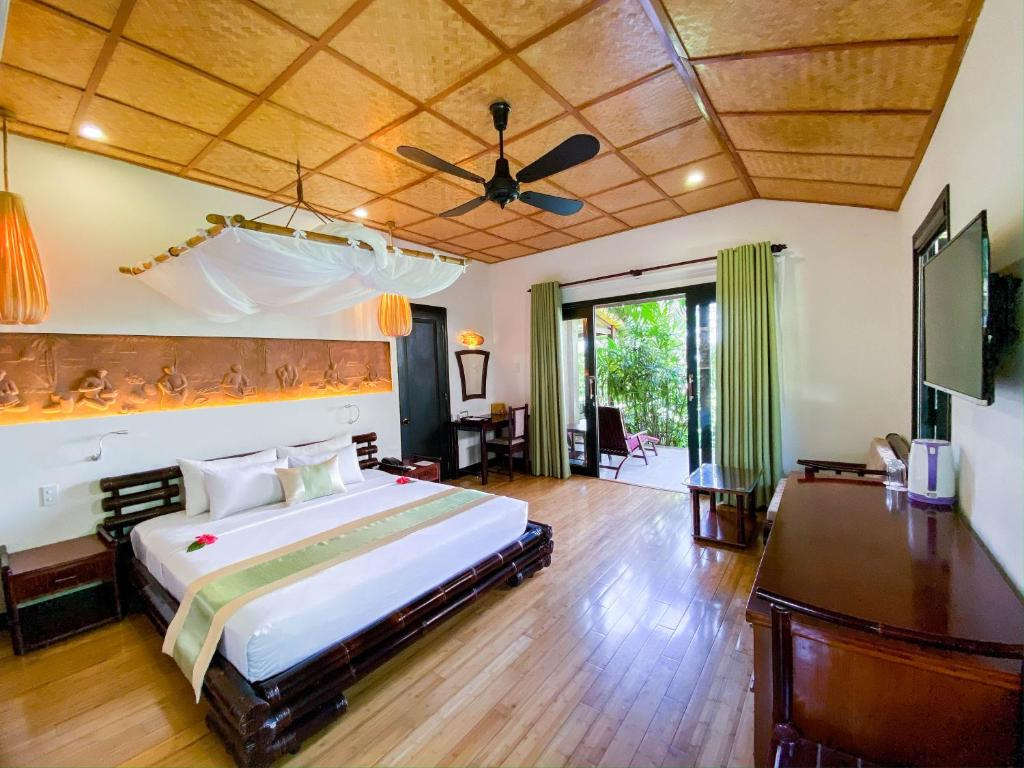 Bungalow Nhìn ra bãi biển - Bamboo Village Beach Resort & Spa