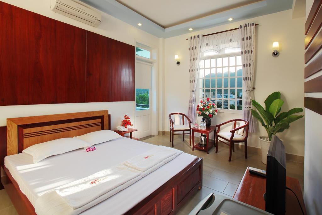 Phòng Deluxe Giường Đôi - Khách sạn Gold Stars