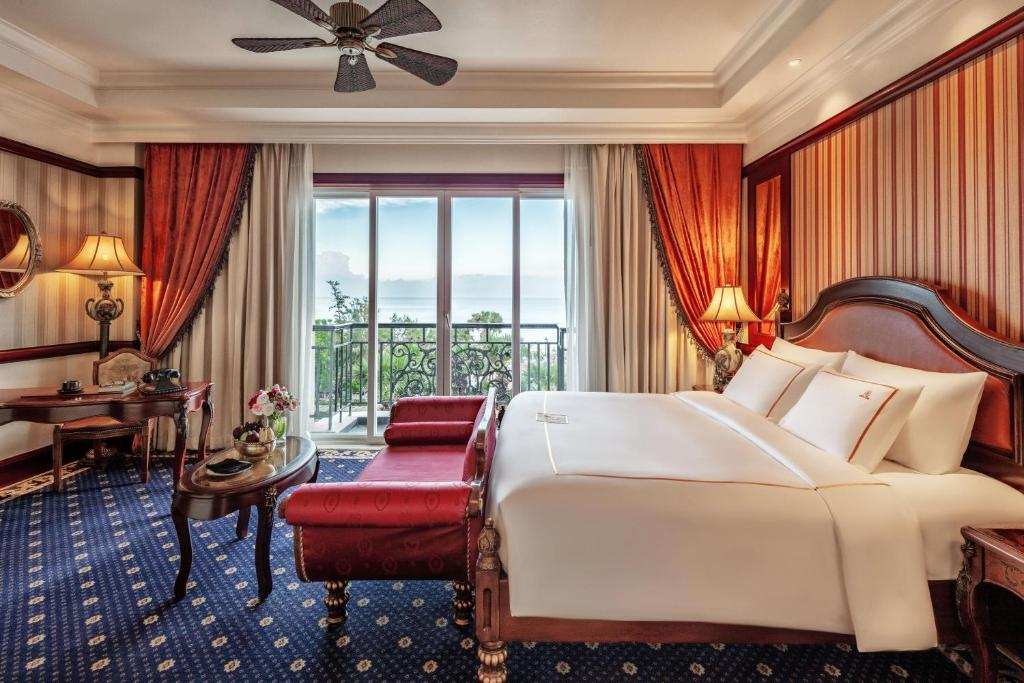 Phòng Deluxe Giường Đôi Nhìn Ra Biển - The Imperial Hotel & Resort