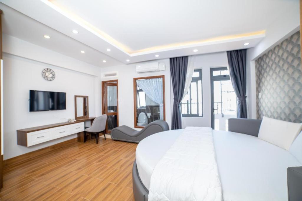 Căn Hộ Có Ban Công - THELAND HOTEL