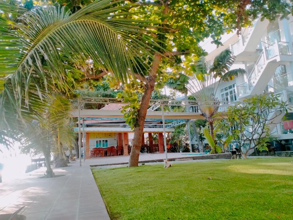 Phòng Giường Đôi/2 Giường Đơn Nhìn Ra Thành Phố - Sand Beach Resort