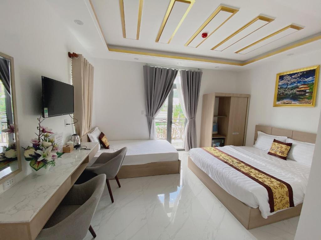 Phòng cho 3 người có Ban Công - KS Dương Thanh Bình