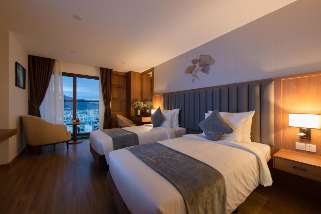 Phòng Superior 2 giường đơn nhìn ra cảnh thành phố - Grand Gosia Hotel