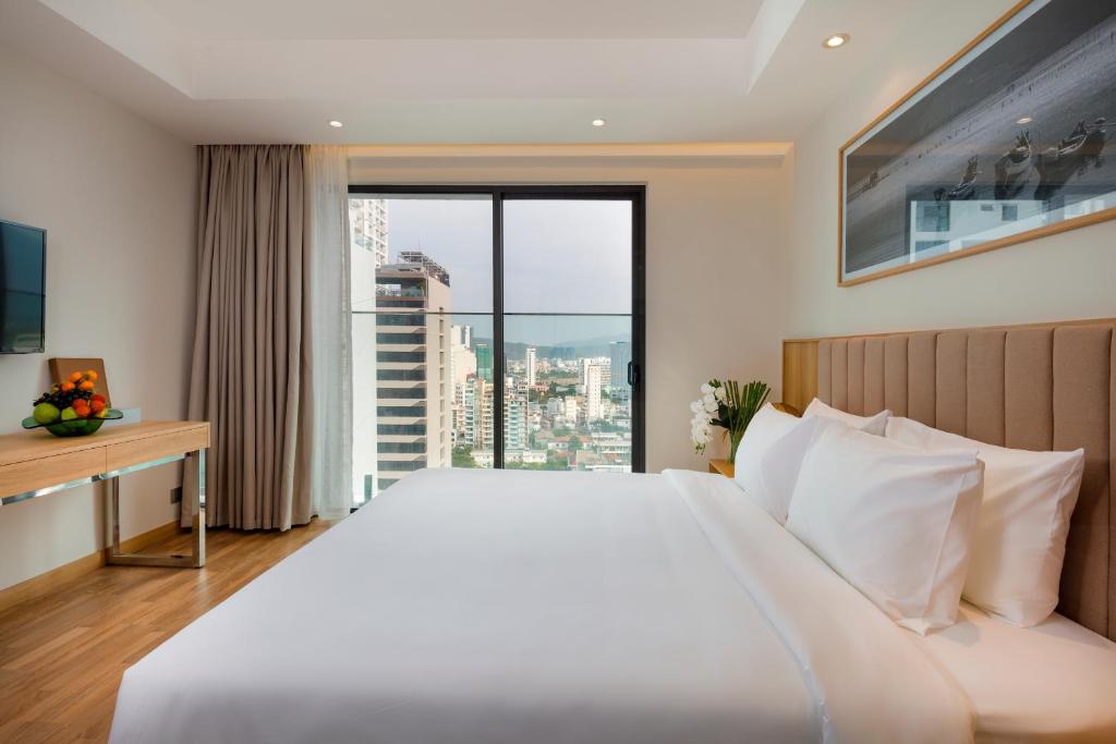 Phòng Deluxe Giường Đôi Nhìn Ra Thành Phố - Nagar Hotel Nha Trang