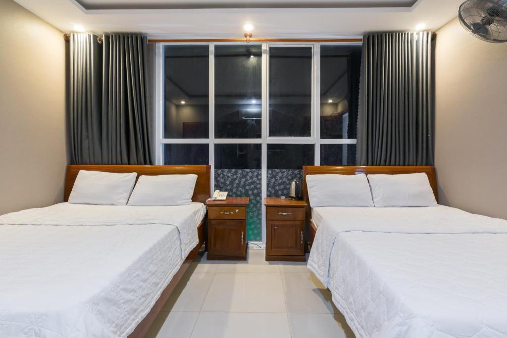 Phòng 4 Người - Golden Hotel