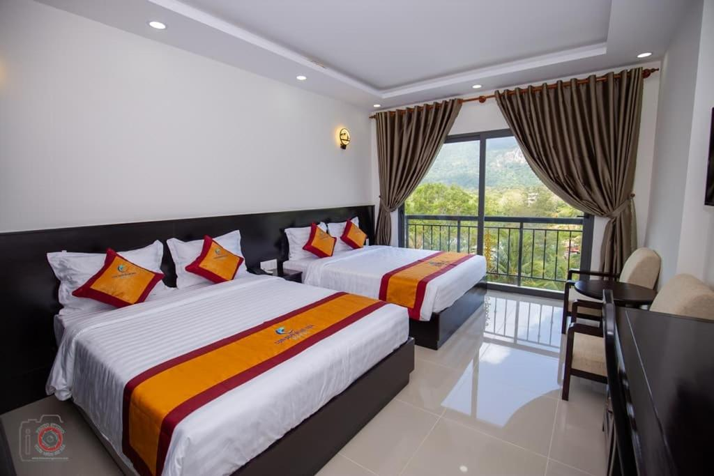 Phòng 4 giường - Con Son Blue Sea Hotel