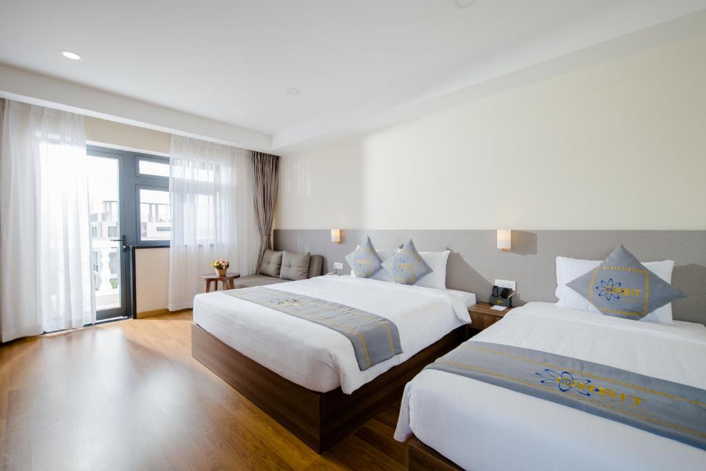 Phòng Deluxe Giường Đôi/2 Giường Đơn Nhìn Ra Thành Phố - ORBIT Resort & Spa