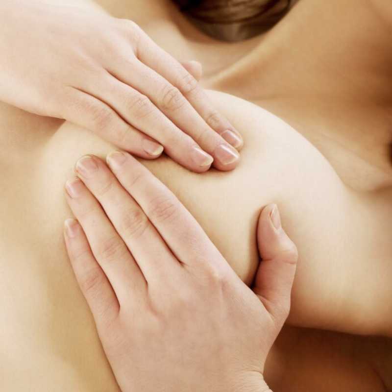 Hướng dẫn massage kích sữa cho Mẹ mới sinh – Chia sẻ kinh nghiệm từ Bs Bích Trang BMT