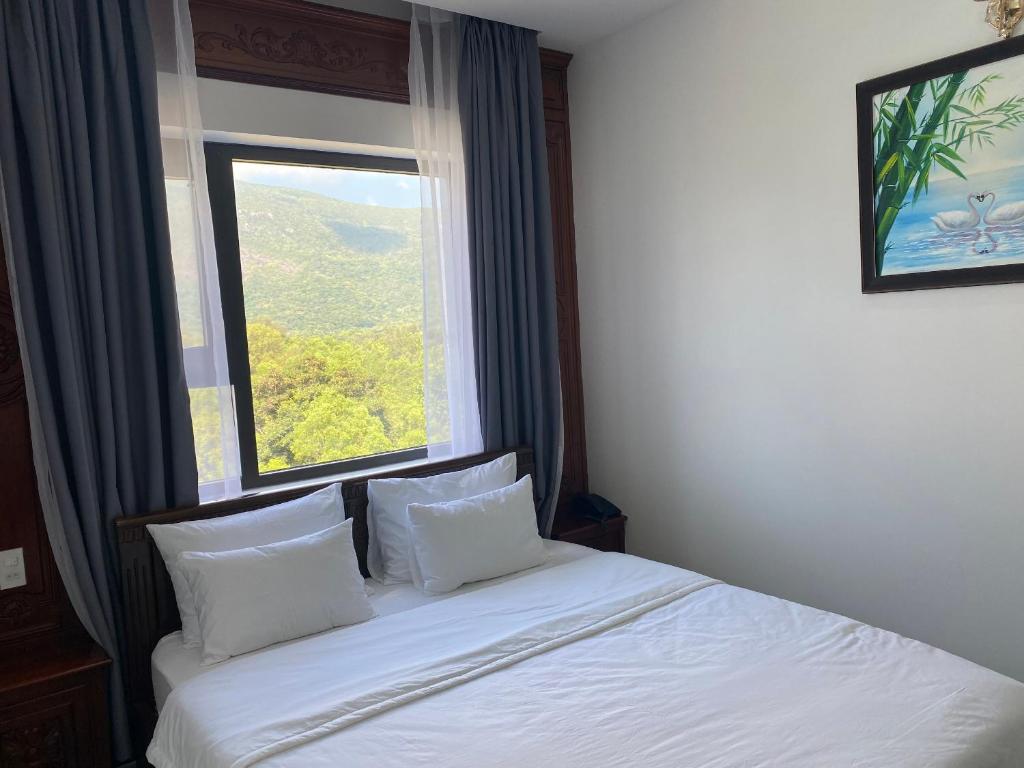 Phòng Đơn Nhìn Ra Núi - Quang Hưng Hotel