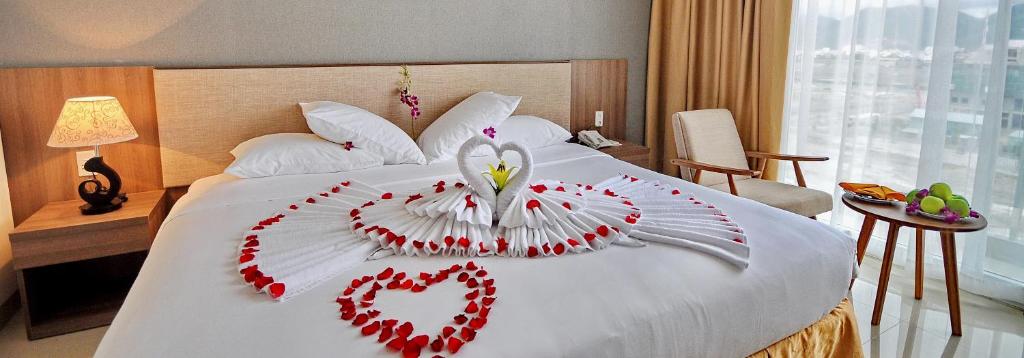 Phòng Deluxe Nhìn Ra Núi - Rigel Hotel