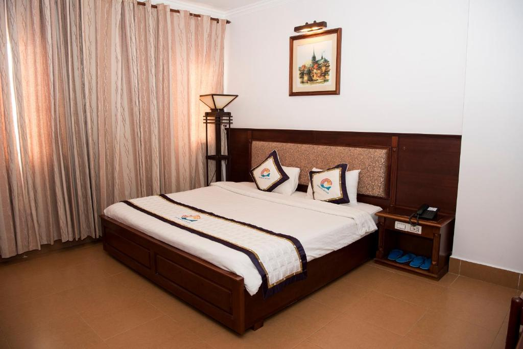 Phòng Deluxe Giường Đôi - Ocean Star Hotel