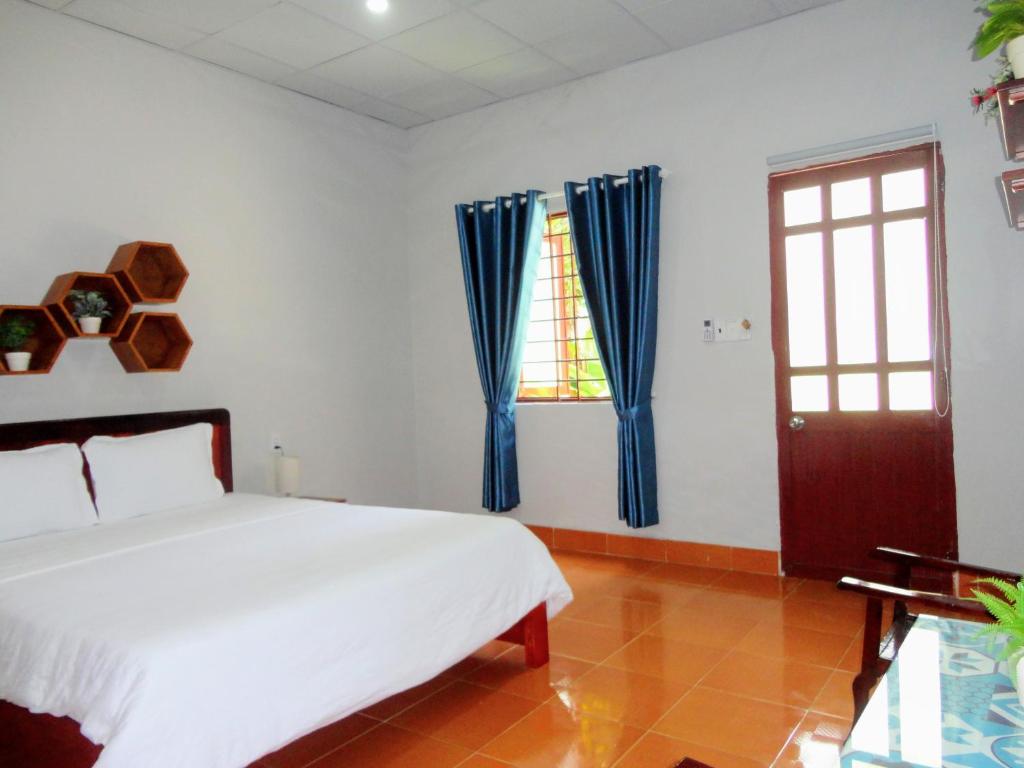 Phòng Giường Đôi - Eden House & Coffee Con Dao