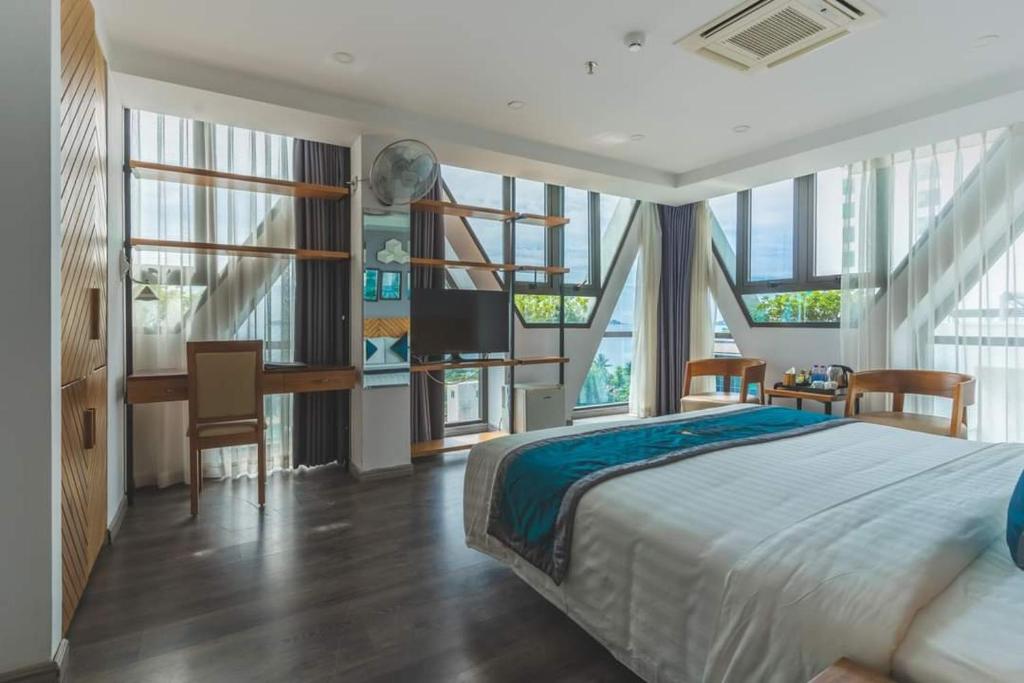 Phòng Senior Deluxe Nhìn ra Biển - Venue Hotel