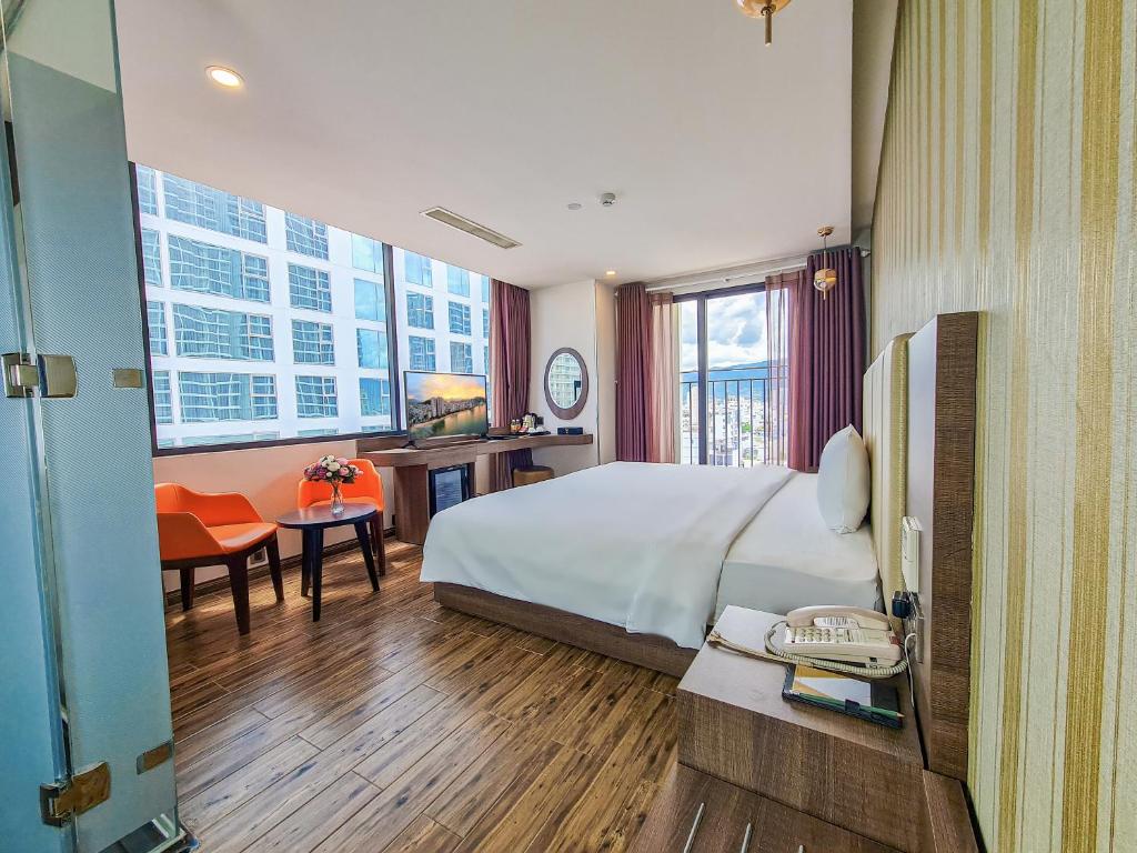 Phòng Premier Deluxe Giường đôi hoặc 2 Giường đơn Nhìn ra Biển - V Hotel Nha Trang