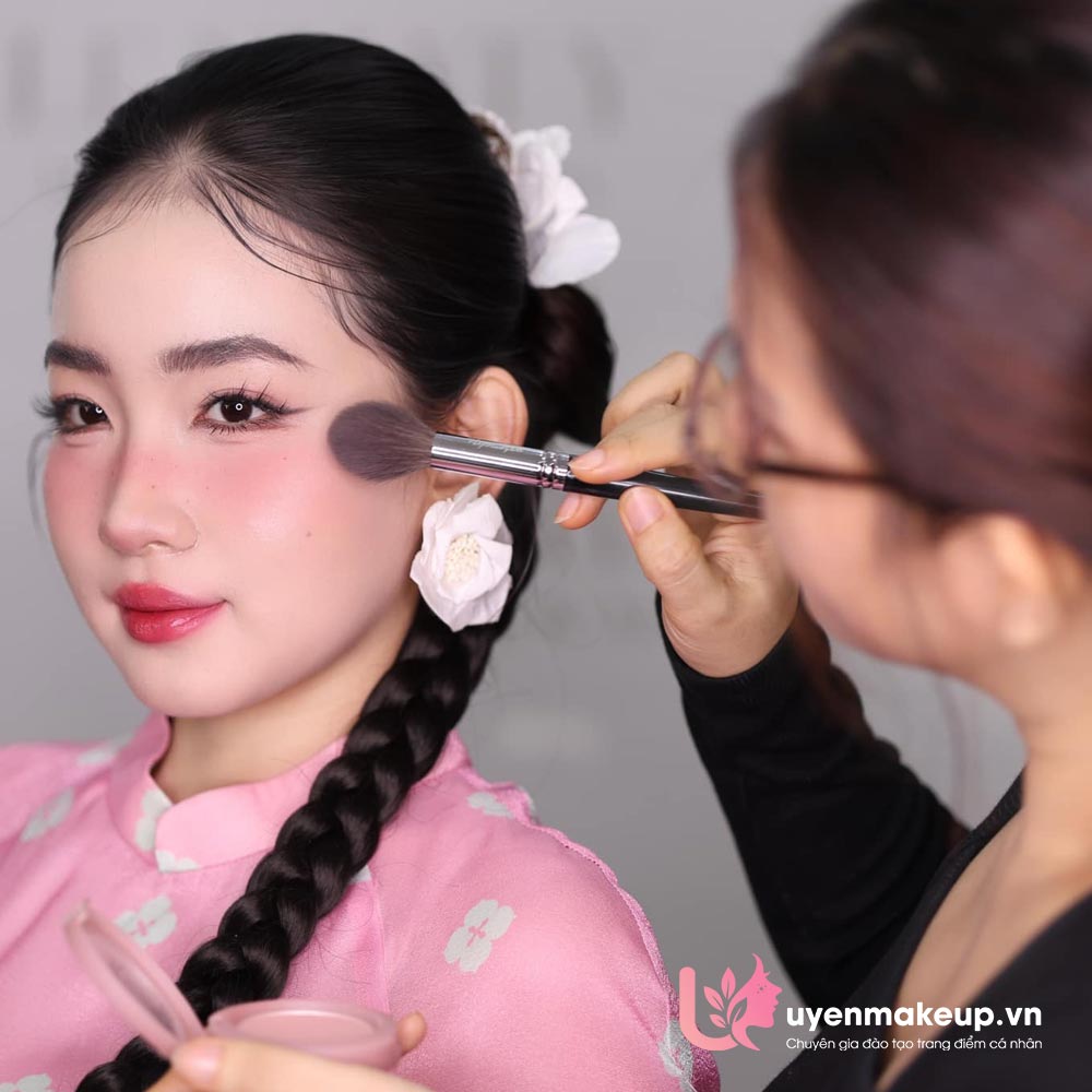 Muốn học trang điểm cá nhân thì nên học ở đâu?