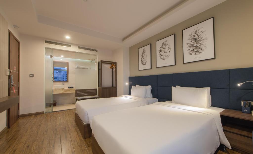 Phòng Deluxe Giường Đôi/2 Giường Đơn Hướng Phố - Aaron Hotel