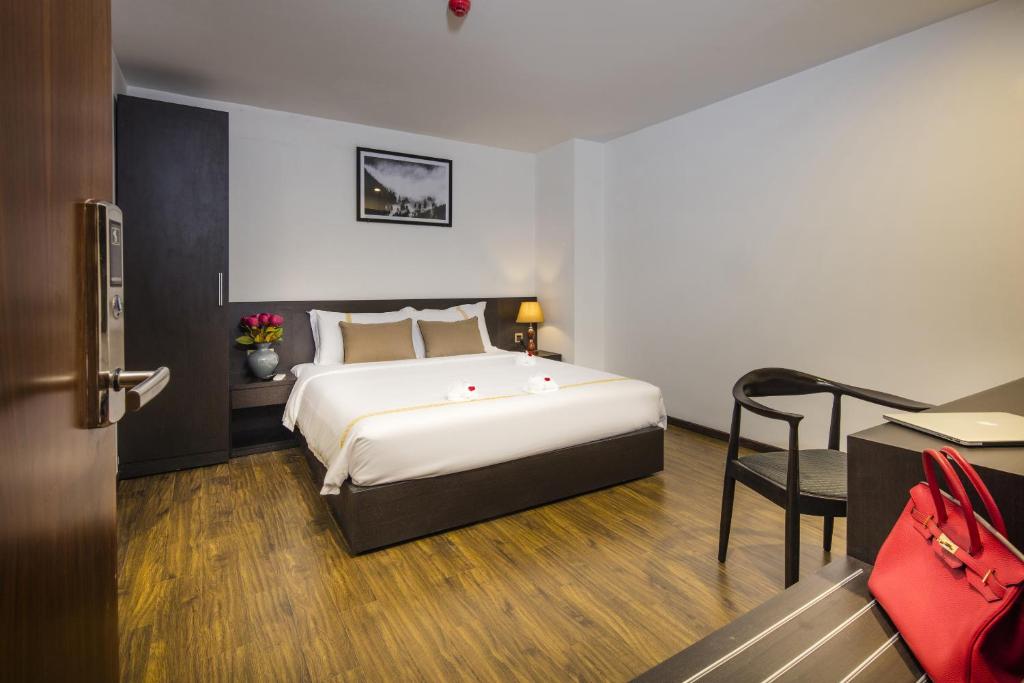 Phòng Superior Có Giường Cỡ Queen - La Sera Hotel