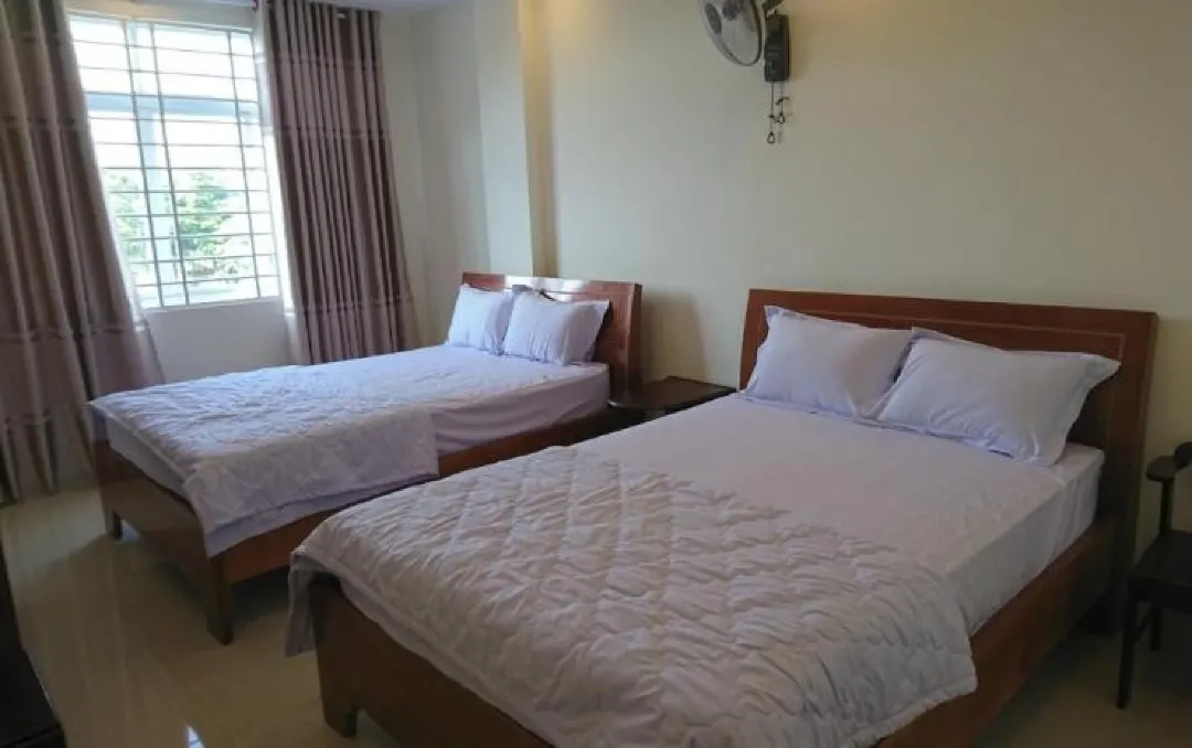 Phòng 4 khách - Khách sạn Hoàng Phúc