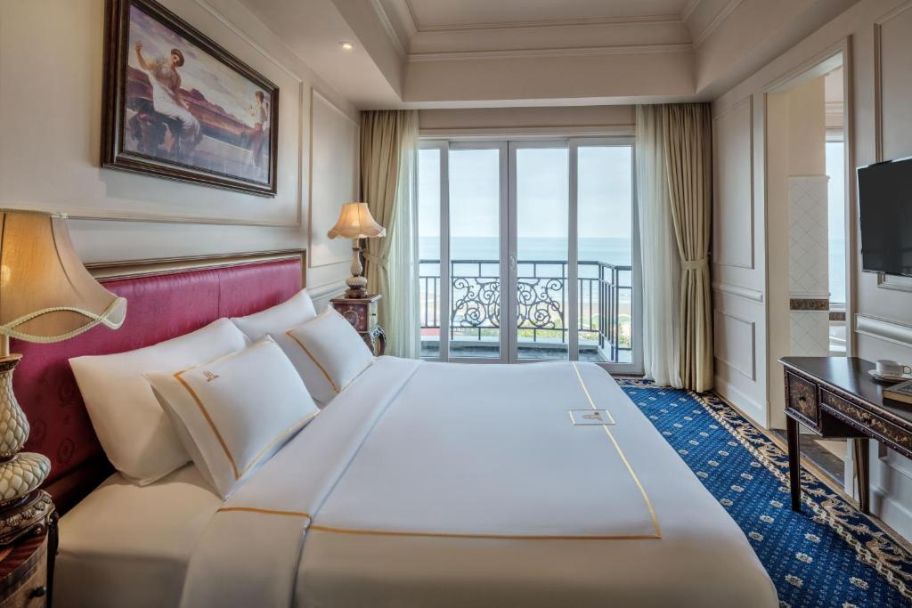 Phòng Suite Nhìn Ra Biển - The Imperial Hotel & Resort