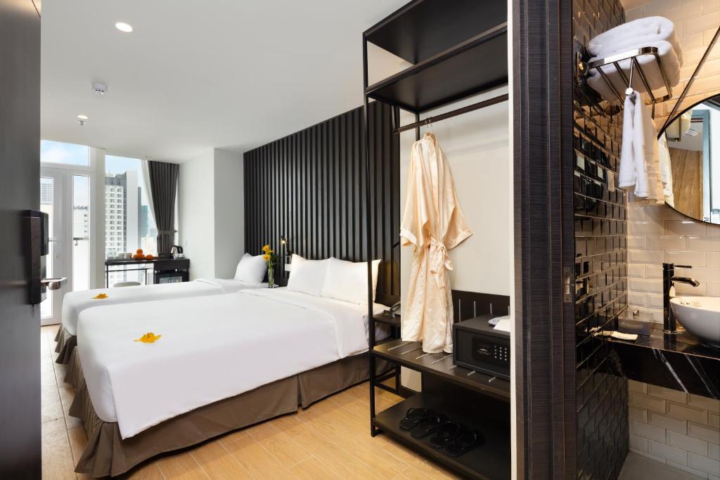 Phòng Agnes 3 Người Với Ban Công & Tầm Nhìn Ra Quang Cảnh Thành Phố - Agnes Nha Trang Hotel