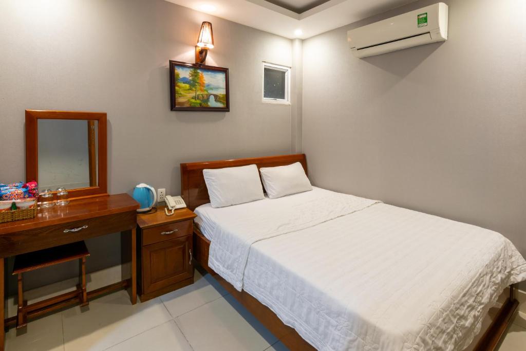 Phòng Giường Đôi - Golden Hotel