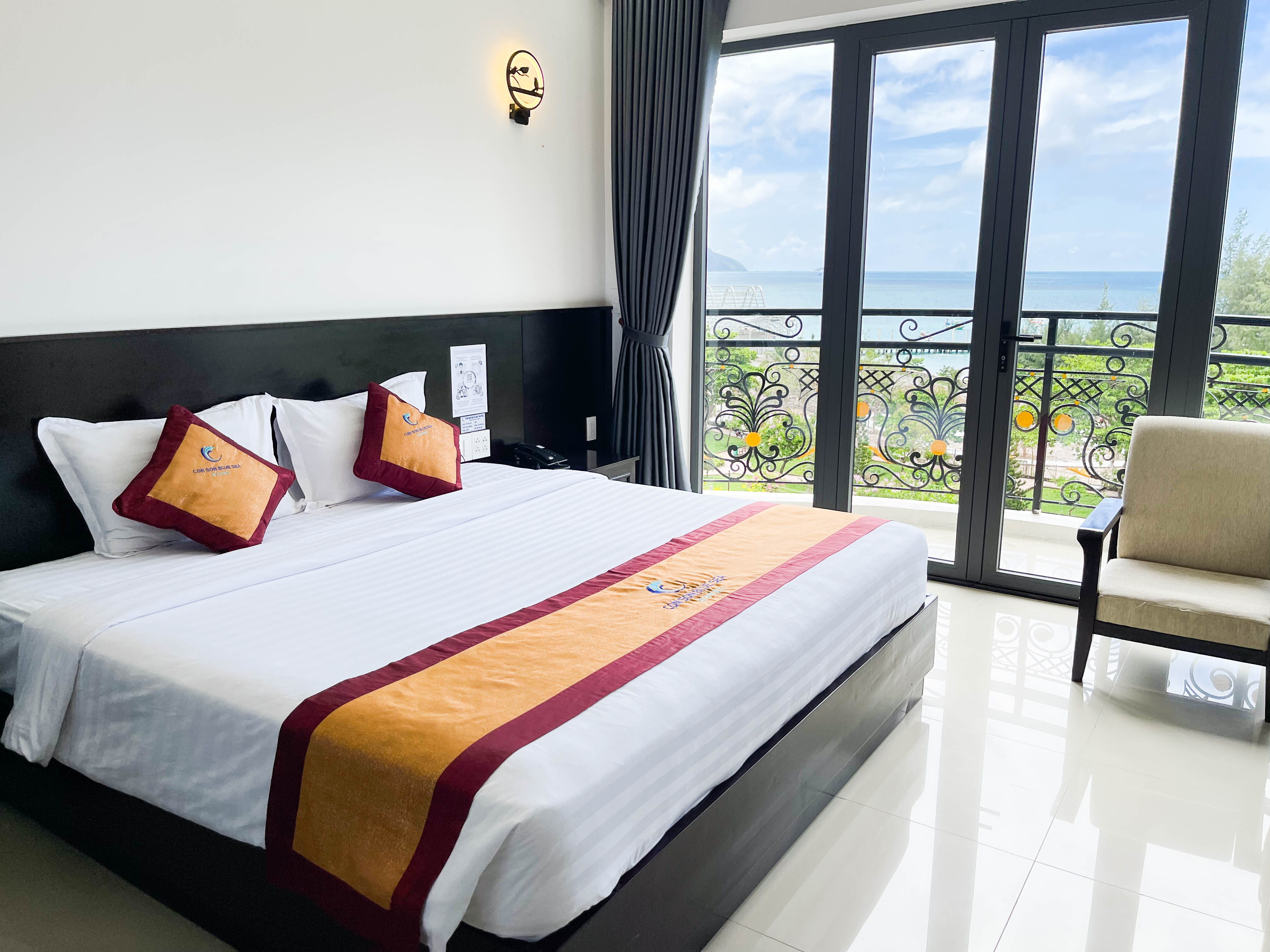 Phòng nghỉ có ban công hướng biển