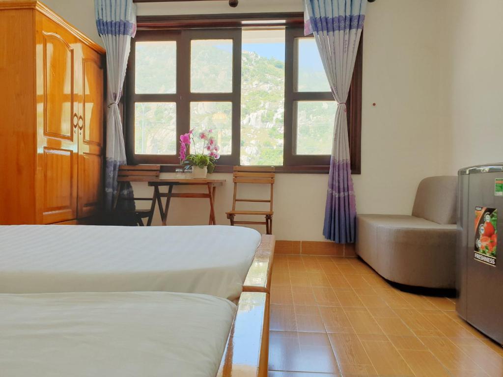 Phòng 3 Người Nhìn Ra Núi - Mũi Dinh Hotel