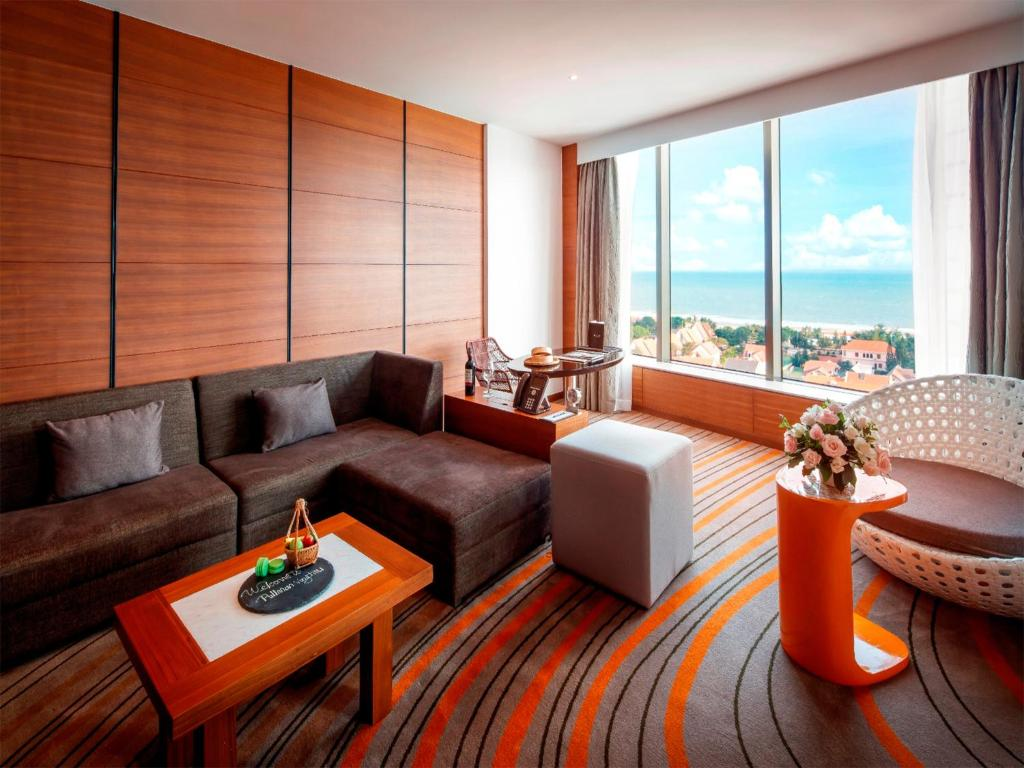 Phòng Suite Lounge - Khách sạn Pullman