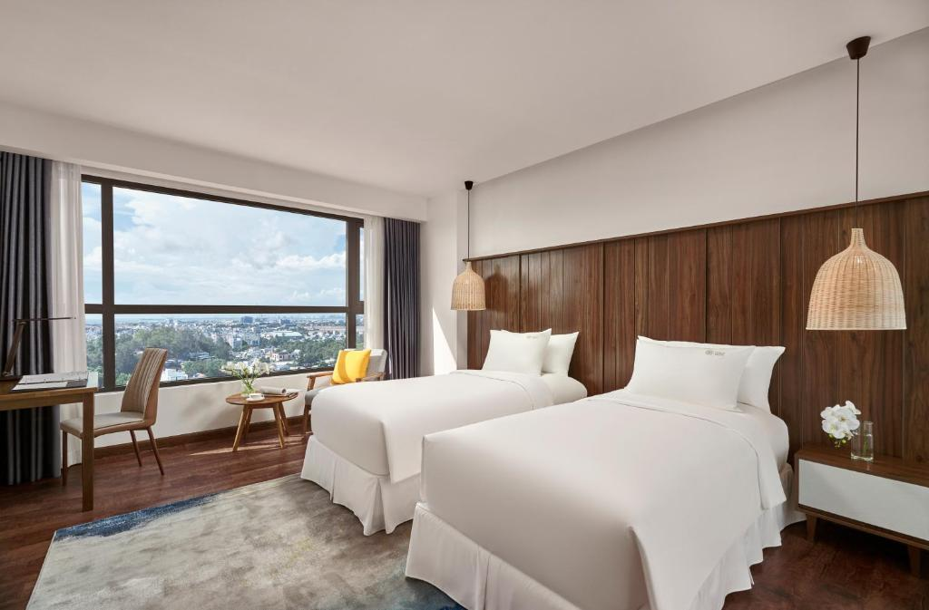 Phòng Deluxe City View 2N1D - Vias Hotel